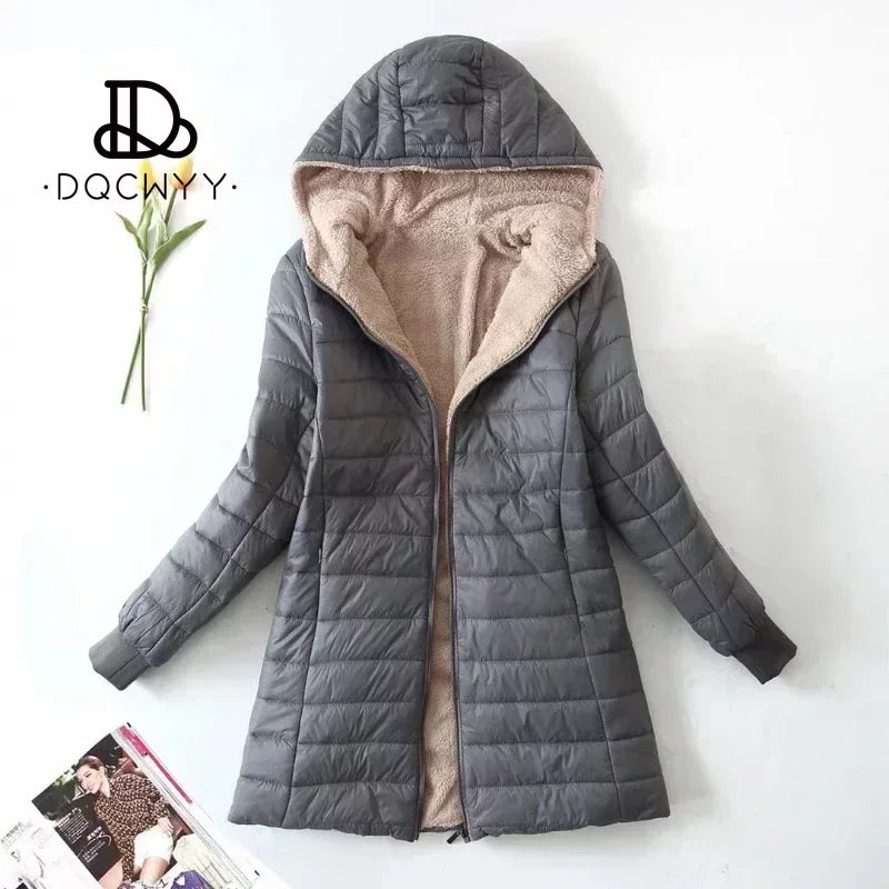 Chaqueta de mujer de invierno nueva de longitud media edición coreana con capucha y ajuste extragrande de algodón polar, parkas cálidas de lana de cordero, chaquetas de invierno