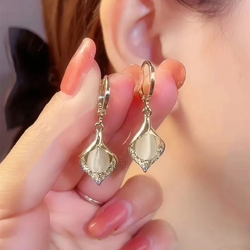 Pendientes de lujo con diseño de ojo de ángel y piedra de ojo de gato, accesorios de joyería para damas, material de acero de titanio