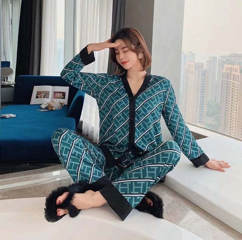 Women's Pajamas Set V Neck Design Luxury Cross Letter Print Sleepwear Silk Like Home Clothes XXL Large Size Nightwear