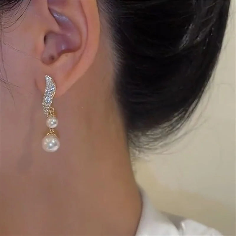 2023 Nuevos pendientes colgantes clásicos elegantes de imitación de doble perla para mujer, pendientes largos con borlas de cristal, regalos de joyería de boda