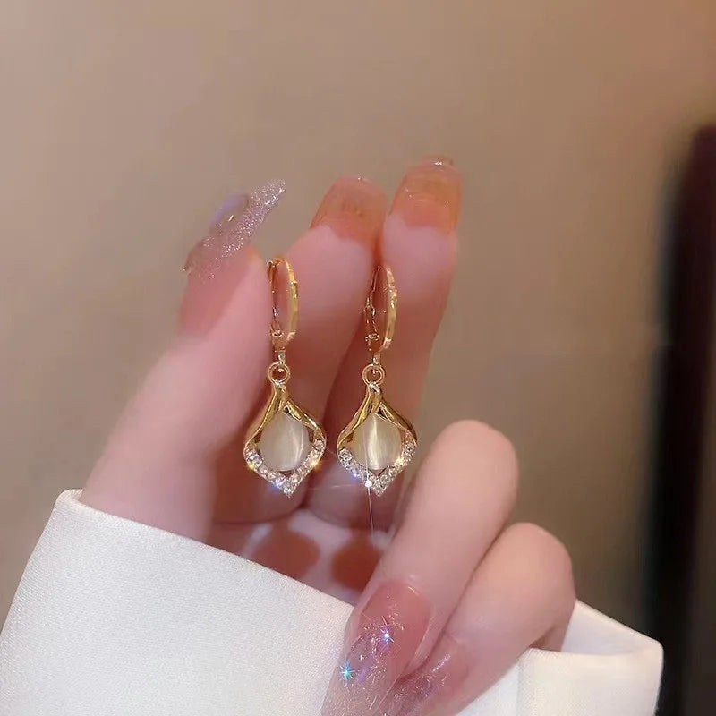 Trend Korean Elegant Shiny Zircon Earrings for Women White Green Moonlight Cat Eye Stone Earrings Party Jewelry Gifts